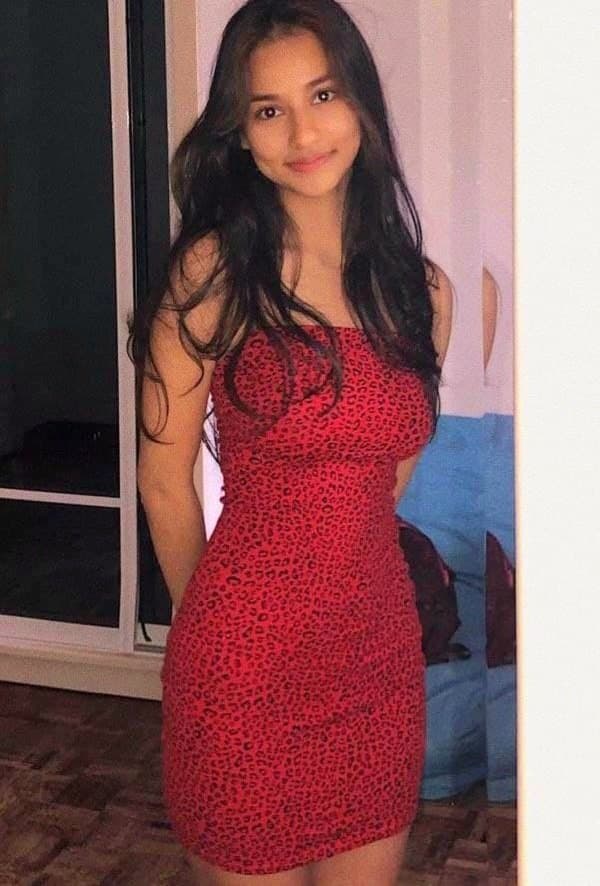 Desi South Indian Rich Very Beautiful Cute Instagram Influencer Homemade Full Nude Show Selfie