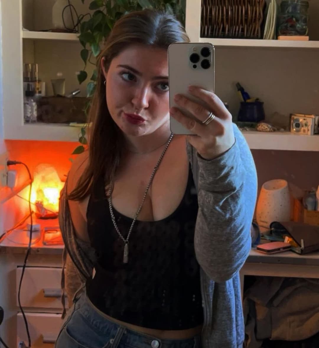 Harper’s nudes on my IG just dm me on there