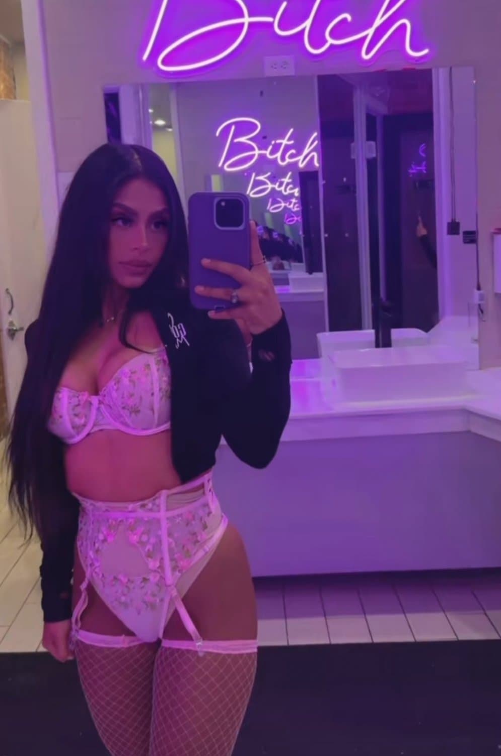 Sexy Latina MILF, Pregnant, Feet, Fit, Comments Welcomed.