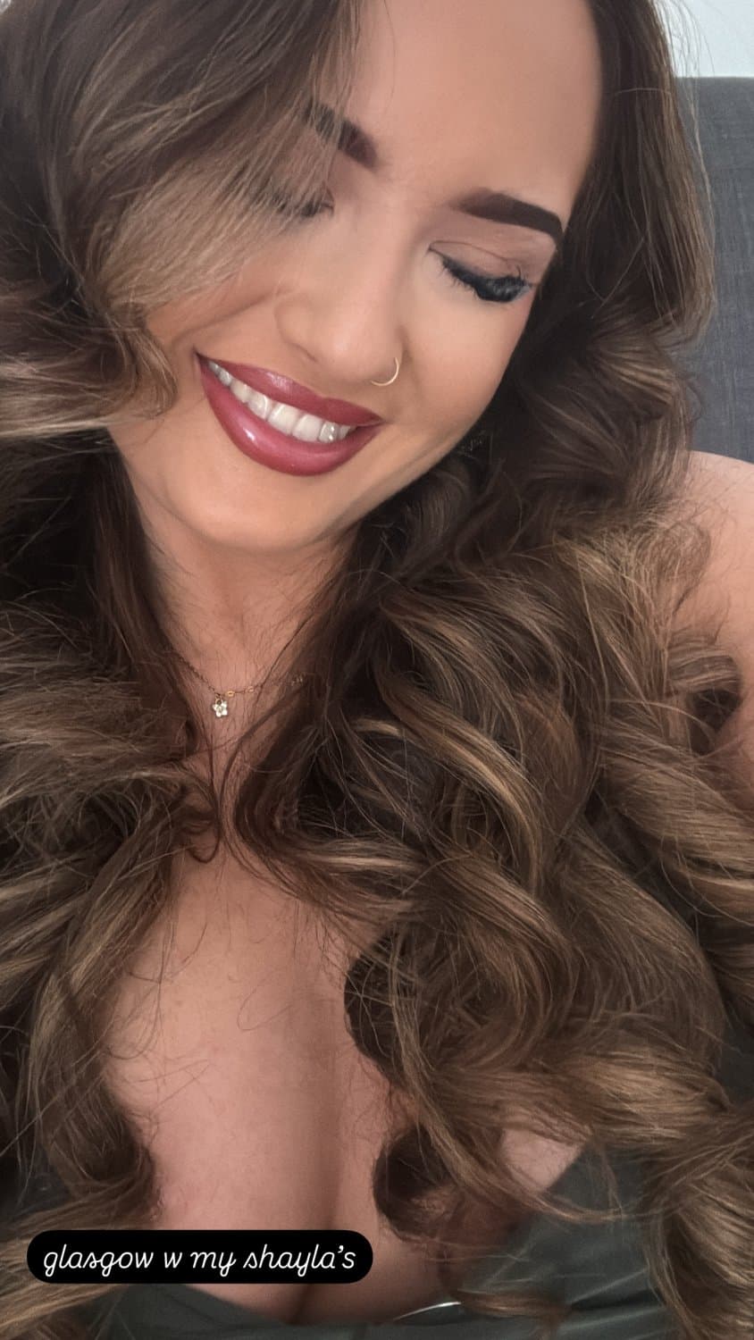 thick gym girl phoebe kitchen 22