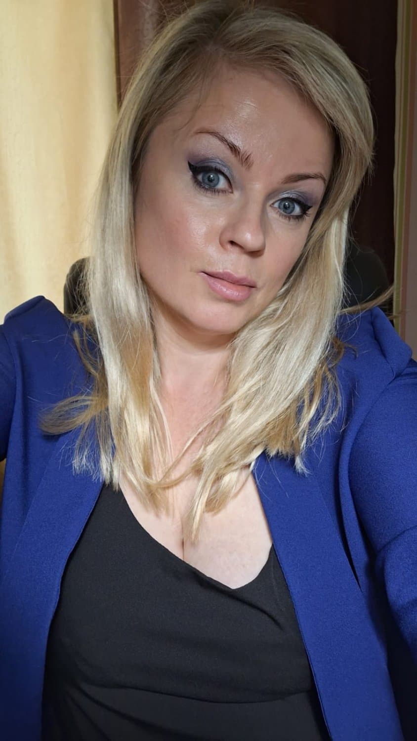 Office Milf Claudia T is so horny. Comments welcome.