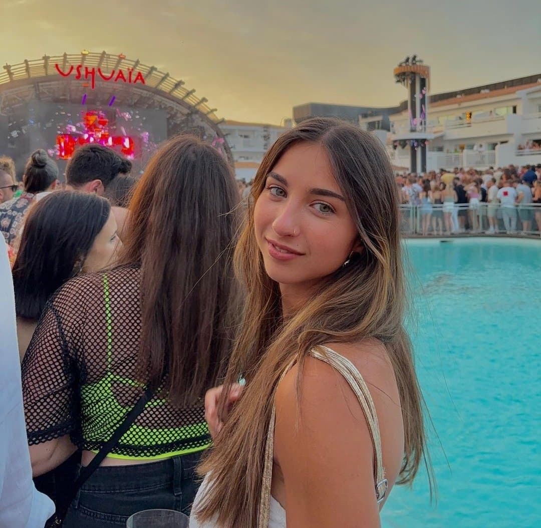 Viral Silver Techno Bouncing Boobs Girl Finally Found!