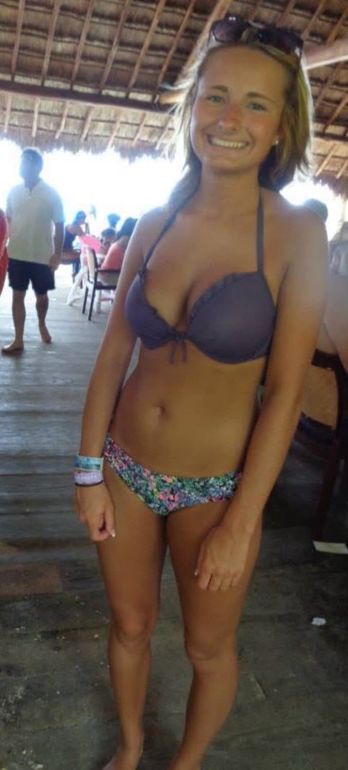 Would you rather fuck this hot milf or he hot college daughter? Repost Milf Like Daughter