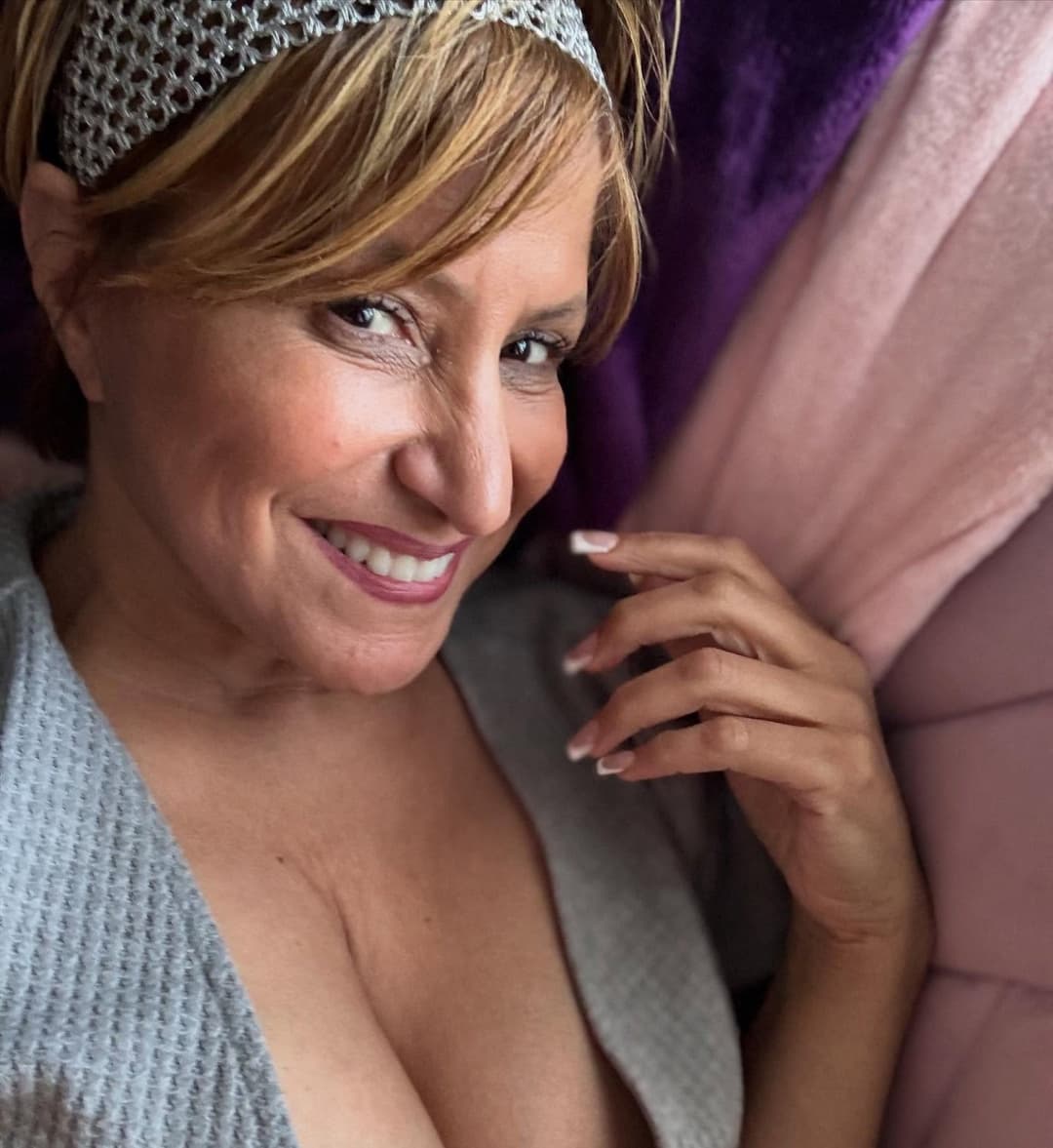 Thick Gilf flight attendant 3