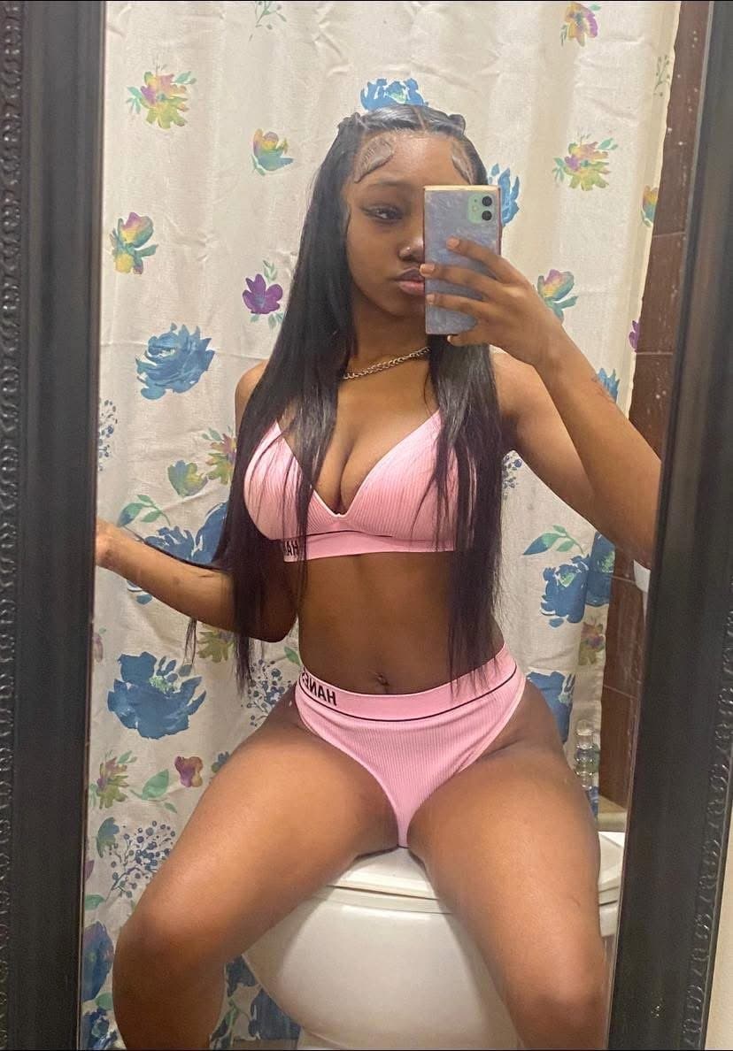 Barely legal Ebony teen with a fat ass & DSL’s ( Ebony teen sleepover booty)