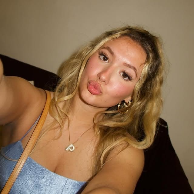 Sexy busty snowbunny teen Peyton