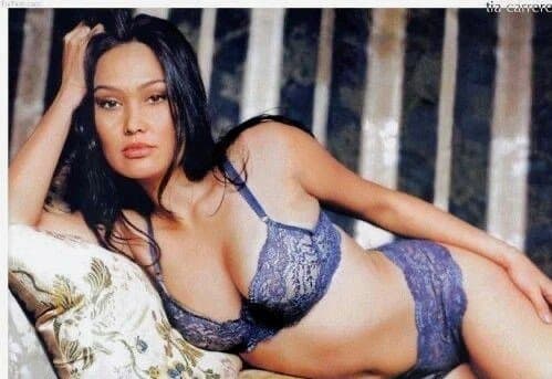 Actress Tia Carrere is your Asian dream woman. This curvy biracial retro celeb is a natural beauty