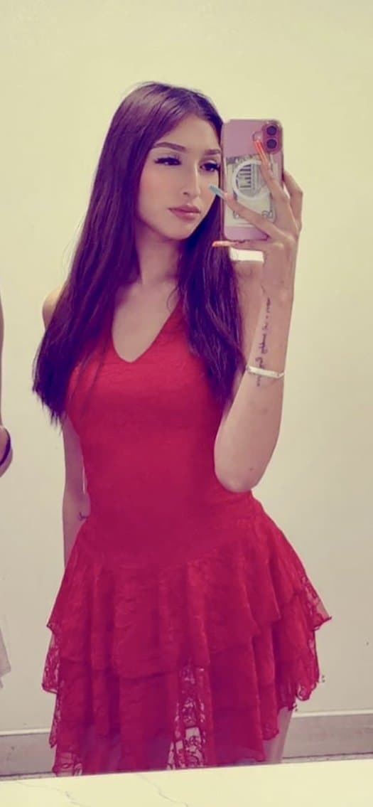 Pretty Latina TikTok live feet show