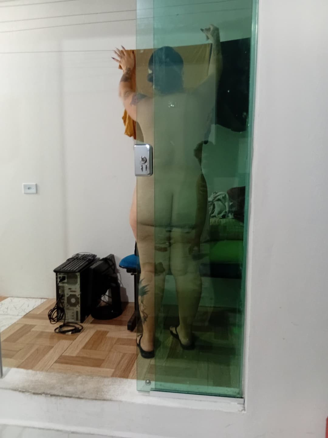 Flagra esposa distraída