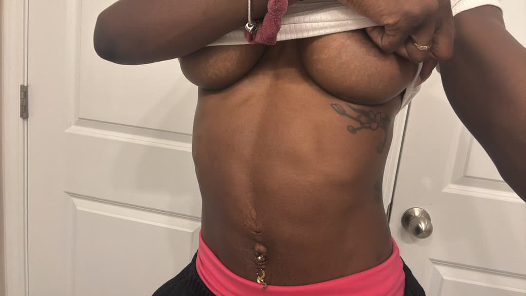 Ebony Slim Thick Gym Thot (@ in comments)