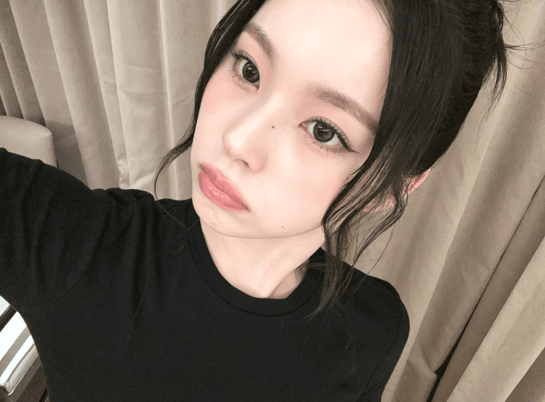 Kyujin nmixx likes her fans to treat her like a slut by filling her face with cum