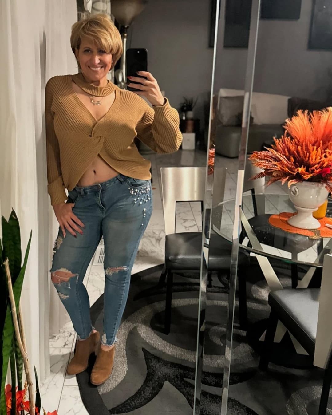 Thick Gilf flight attendant 2