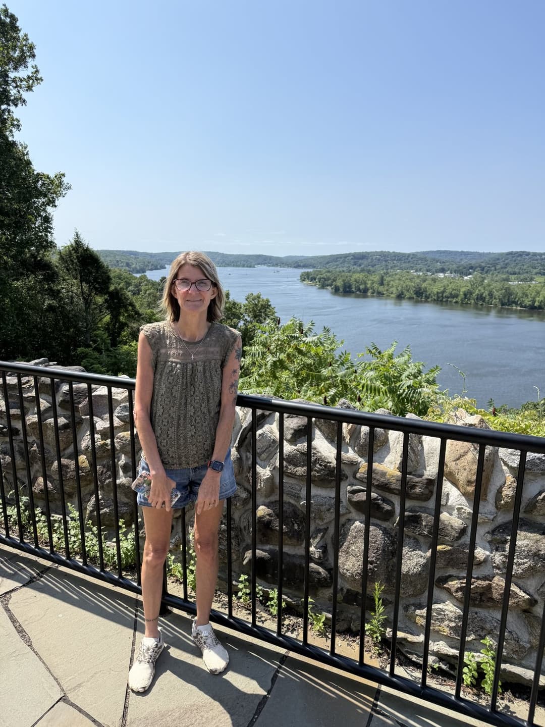 Homevideo of skinny wife getting creampied while reading all the comments from her videos