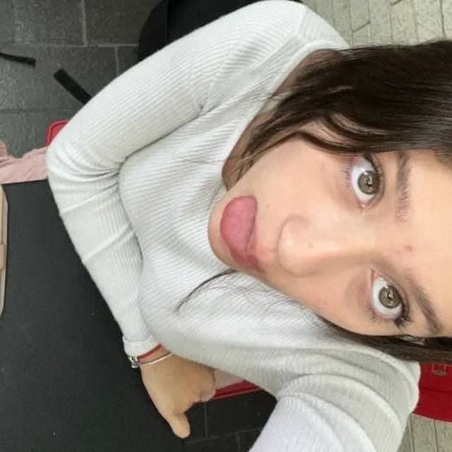 +18 guera ojos verdes quemada