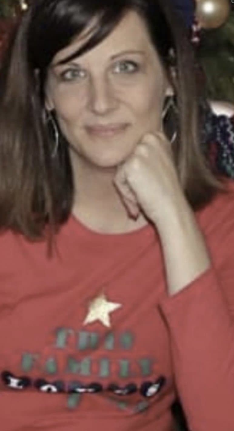 Click to view full size Teacher, 41, horny Wife, hubby deployed, meeting random men taking them raw at mall where she works