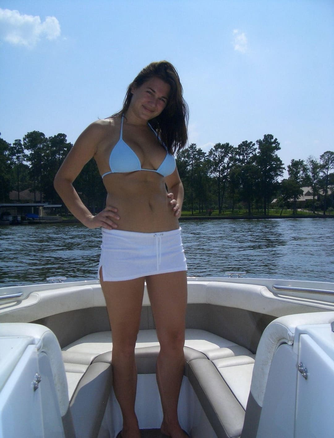 Sexy body girlfriend loves to pose