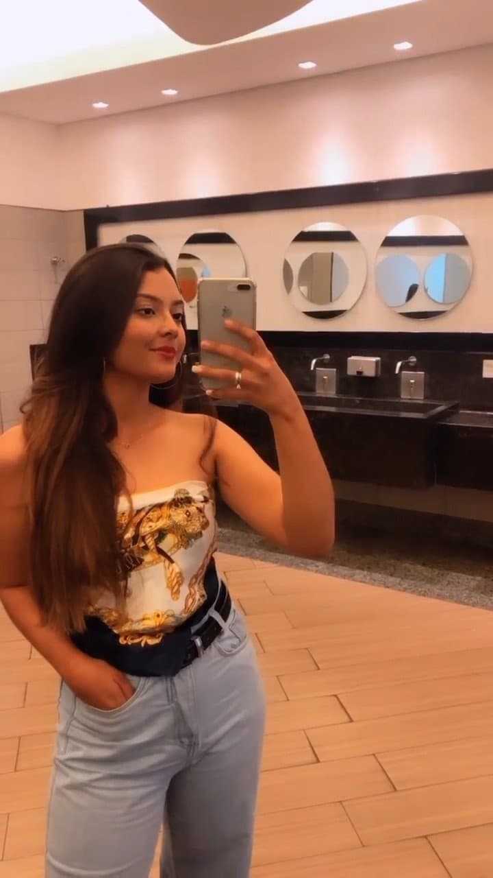 Isabella crente peituda / Isabella busty believer