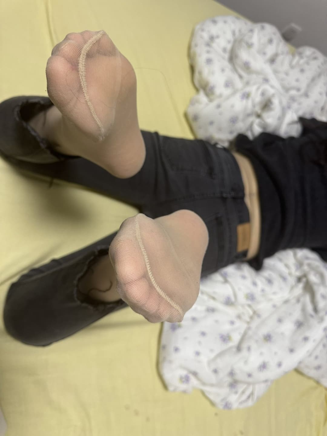 Click to view full size Asian shoes / feet / socks & cum