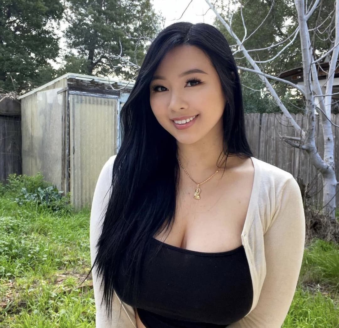 Susan, 22 | Big tits Asian whore wants your cum!