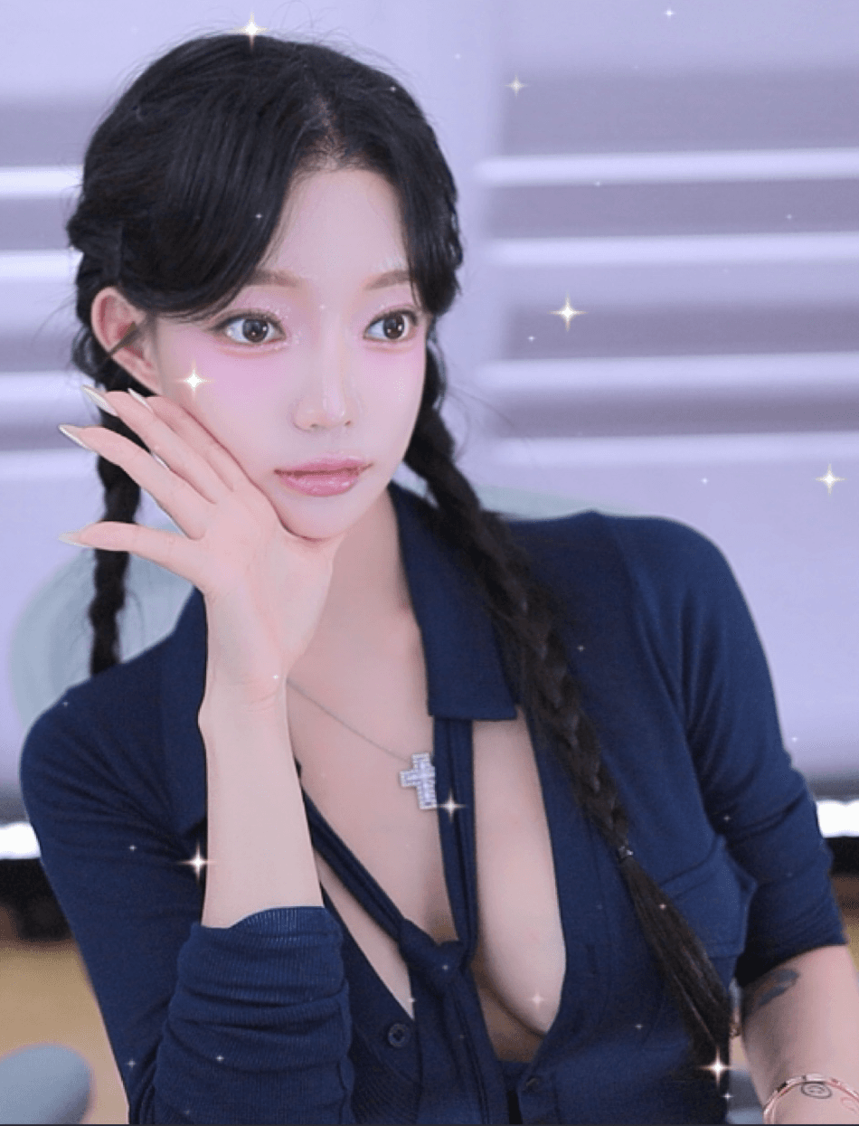 Asian streamer Seungvley masturbates