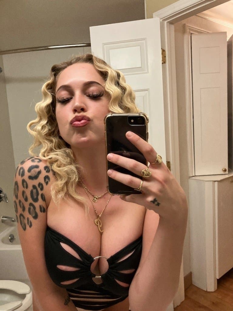 Pretty Porscha Sucks Black Cock Like A Pro