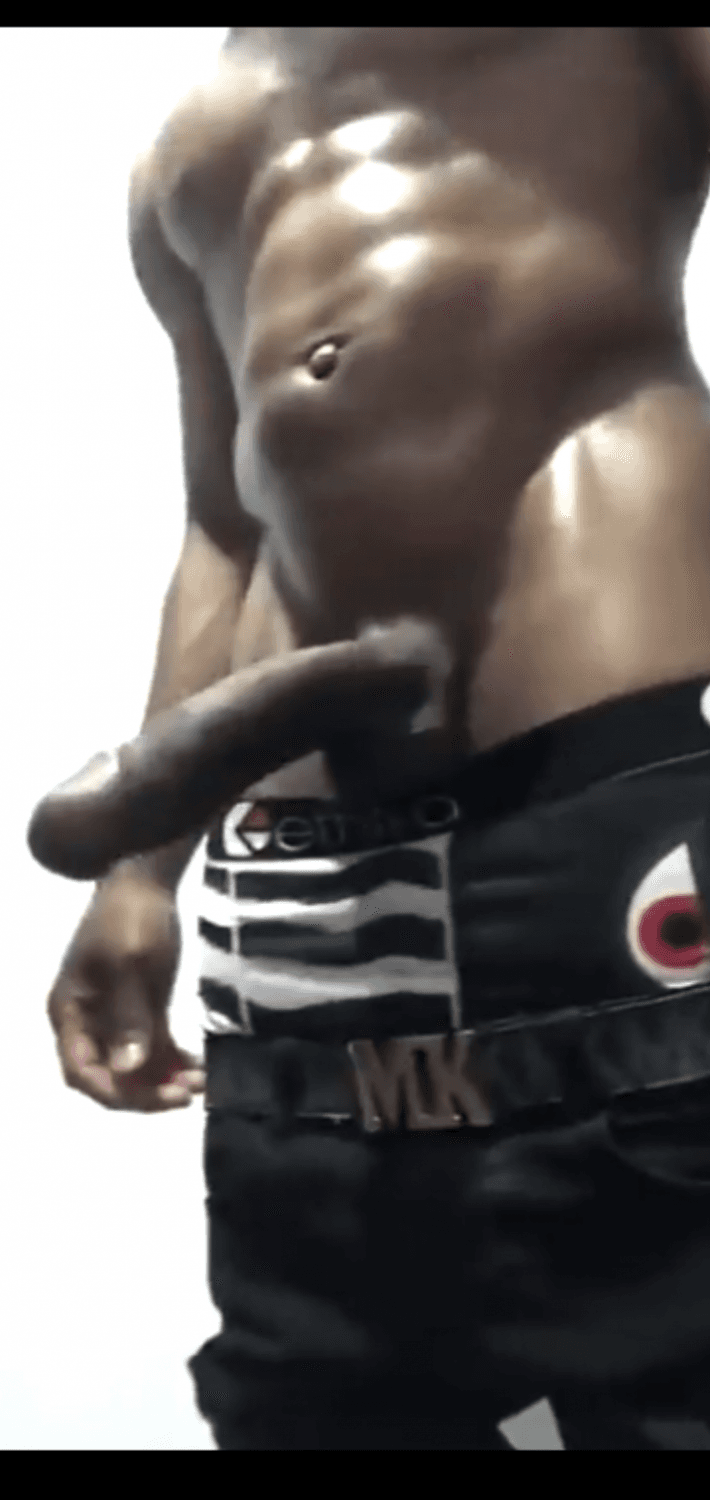 Click to view full size Huge-hung-stud-cocks-photo@Dump.bigdick!