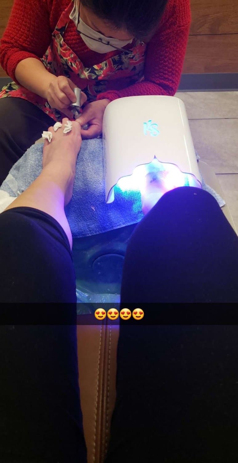 Amateur MILF with a fat pussy and pretty feet taking a bubble bath