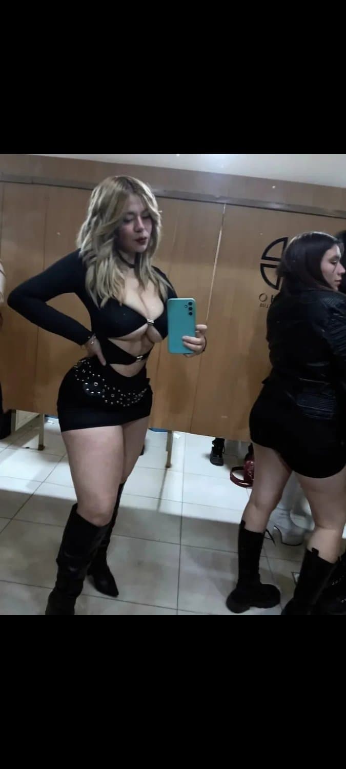 Hermosa milf hincha de River parte 1