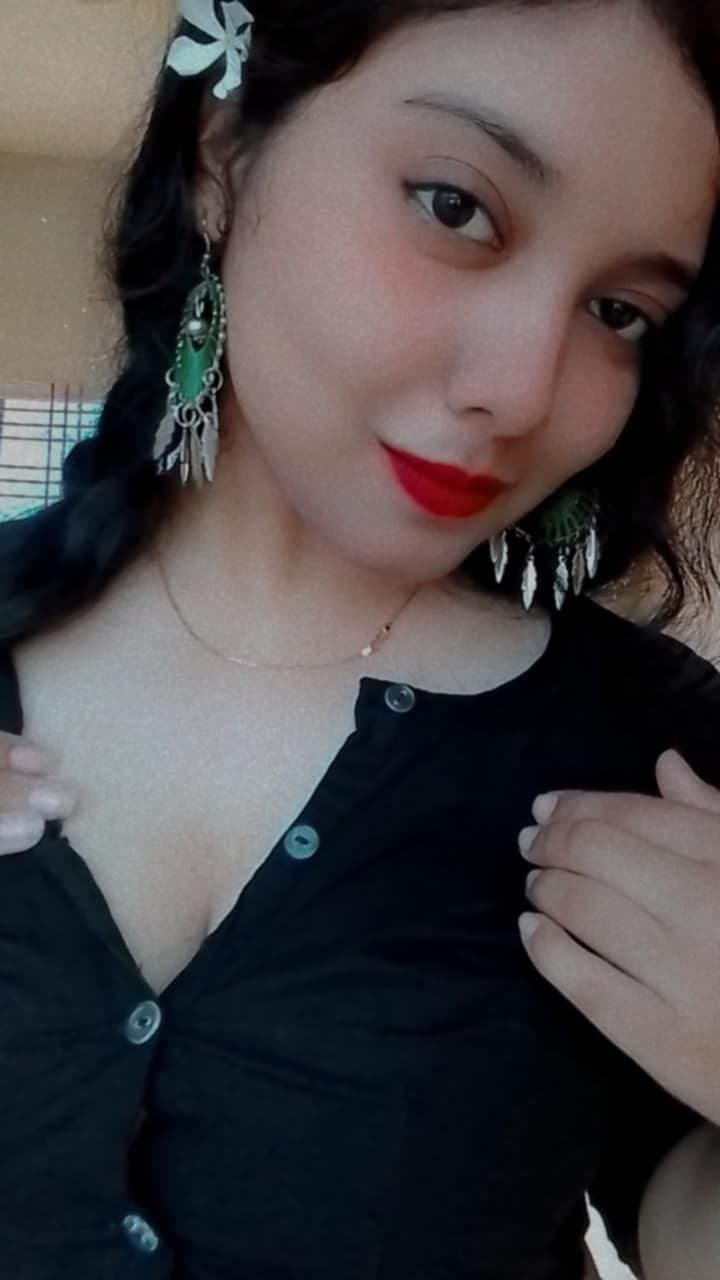 Beautiful Sexy Indian Figure GF Pressing Boobs Fingering