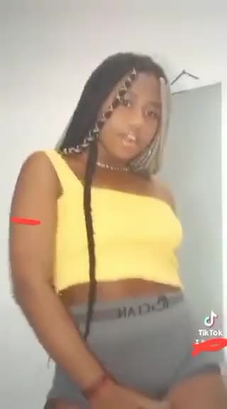 Ex namoradinho pediu pra vazar a putinha q agr ta com outro nome dela é Maria eduarda mora no RJ