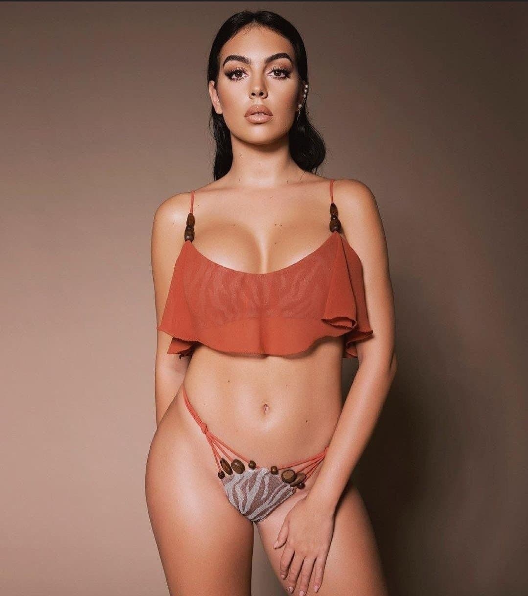 All of Georgina: Fakenudes, leaked video, hot video and hot photos