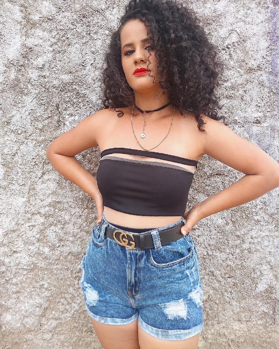 Click to view full size Minha nova deusa dona de casa já mim fez gozar muito