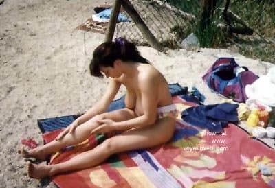 Mystery woman: long saggy hangers