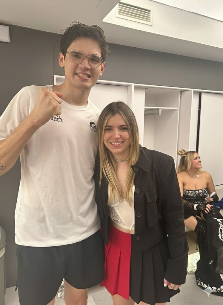 RIVERS GG TERMINA EN GLORYHOLE Y MAMADA EN LOS CAMERINOS