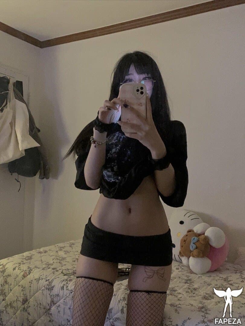Asian Twitch streamer 3