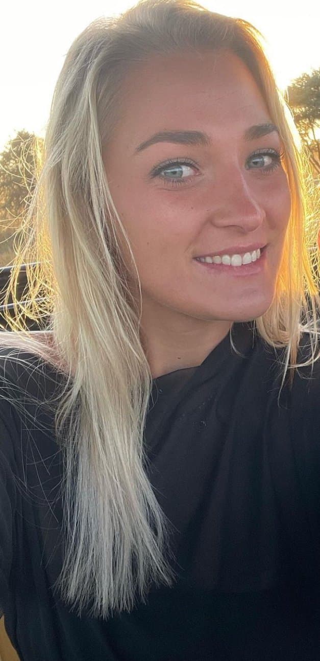 Naughty slut, easy fuck! PM for details.. she loves to whore around