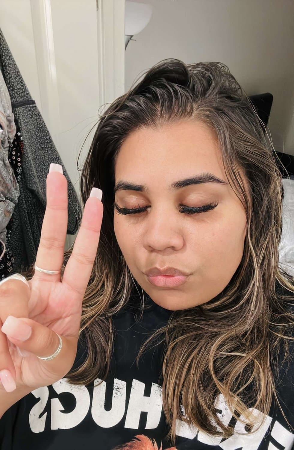 Thick ass islander chick with nice curves and big ass