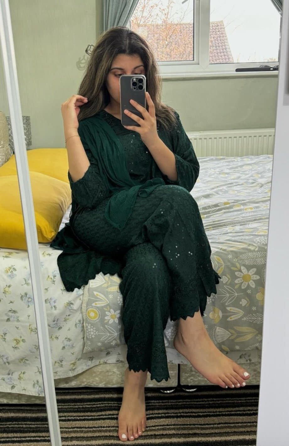 Paki babe loves it when you masterbate over her pics