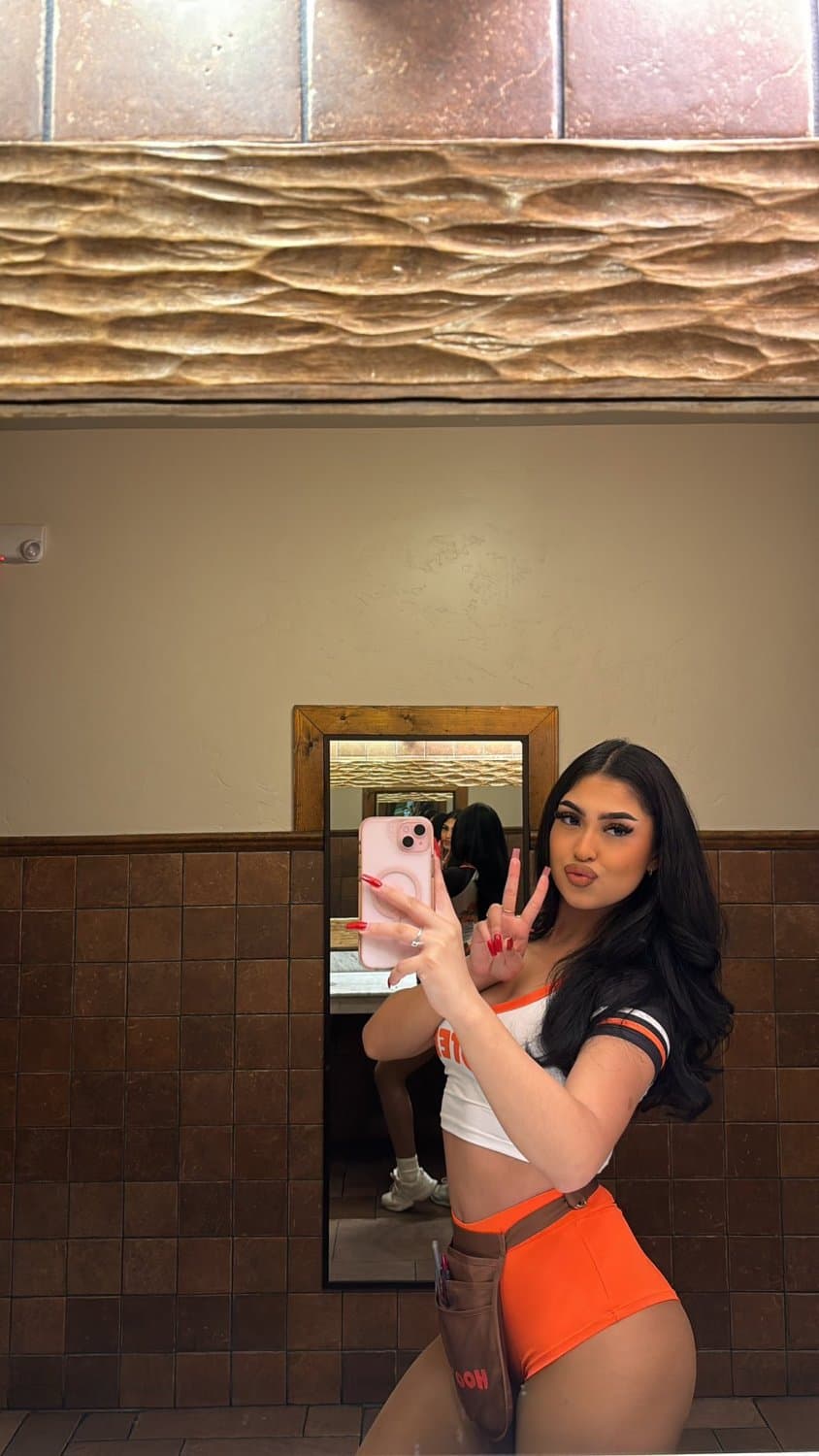 Sexy Latina Hooters girl