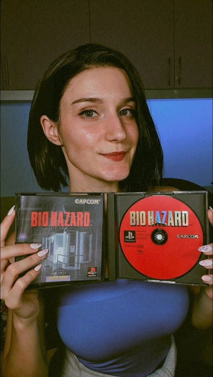 Click to view full size Delia disfrazada de Jill Valentine