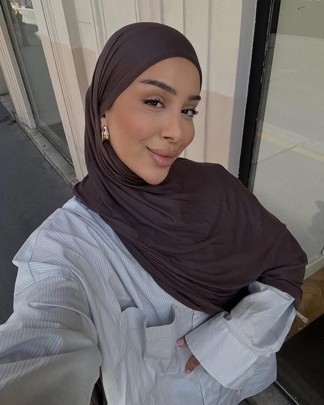 Arab hijabi girl with nice feet and soft boobs - hijab from austria