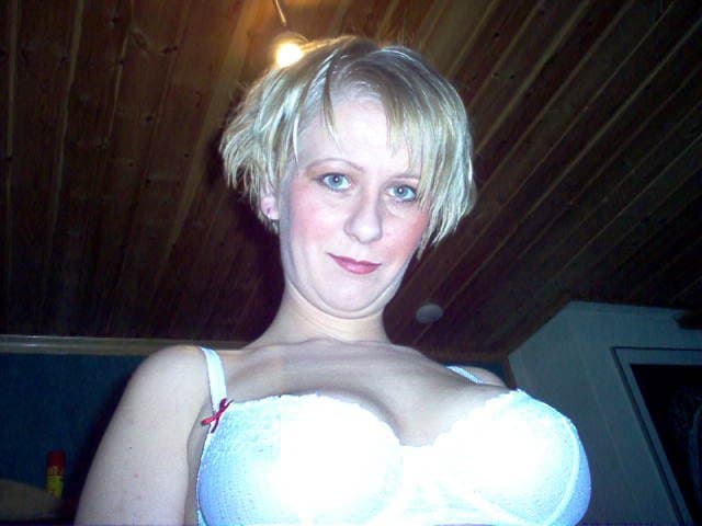 Sexy Milf Pam In Sexy Lingerie