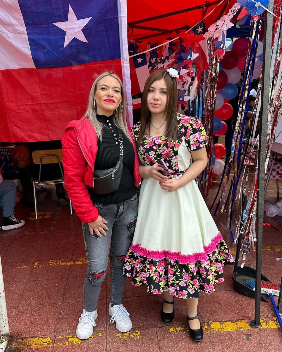 Haberme cogido a la mamá y unos años mas tarde a su hija fue excitante, las dos la chupan delicioso