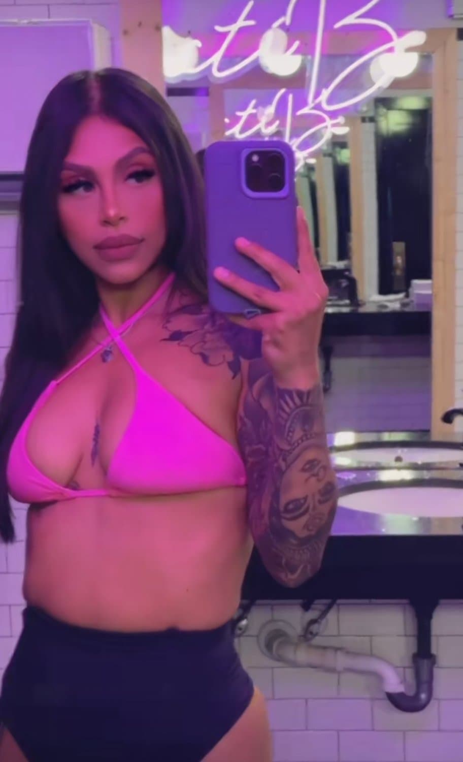 Sexy Latina MILF, Pregnant, Feet, Fit, Comments Welcomed.