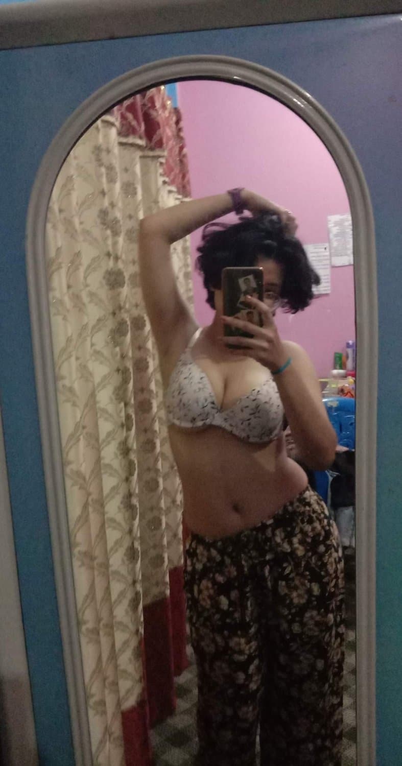 Desi slut - Nice boobs, nude and non-nude