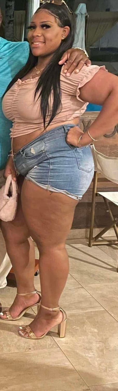 Sexy ass BBW thot Tay ? Lightskin thick beautiful slut with gorgeous boobs & Ass! Loves to twerk ?