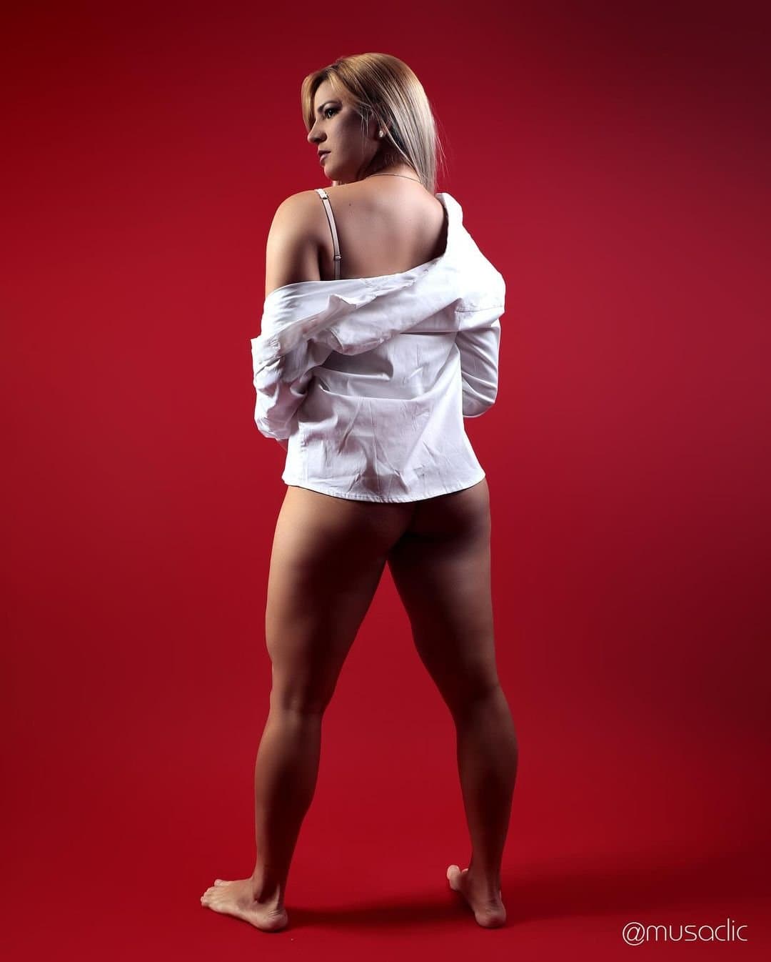 Marido da Rafinha fala que todos bate punheta para ela olha a risadinha dela que saber disso também