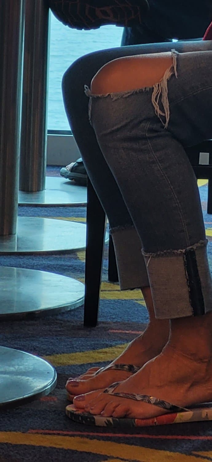 White milf feet on the cruise