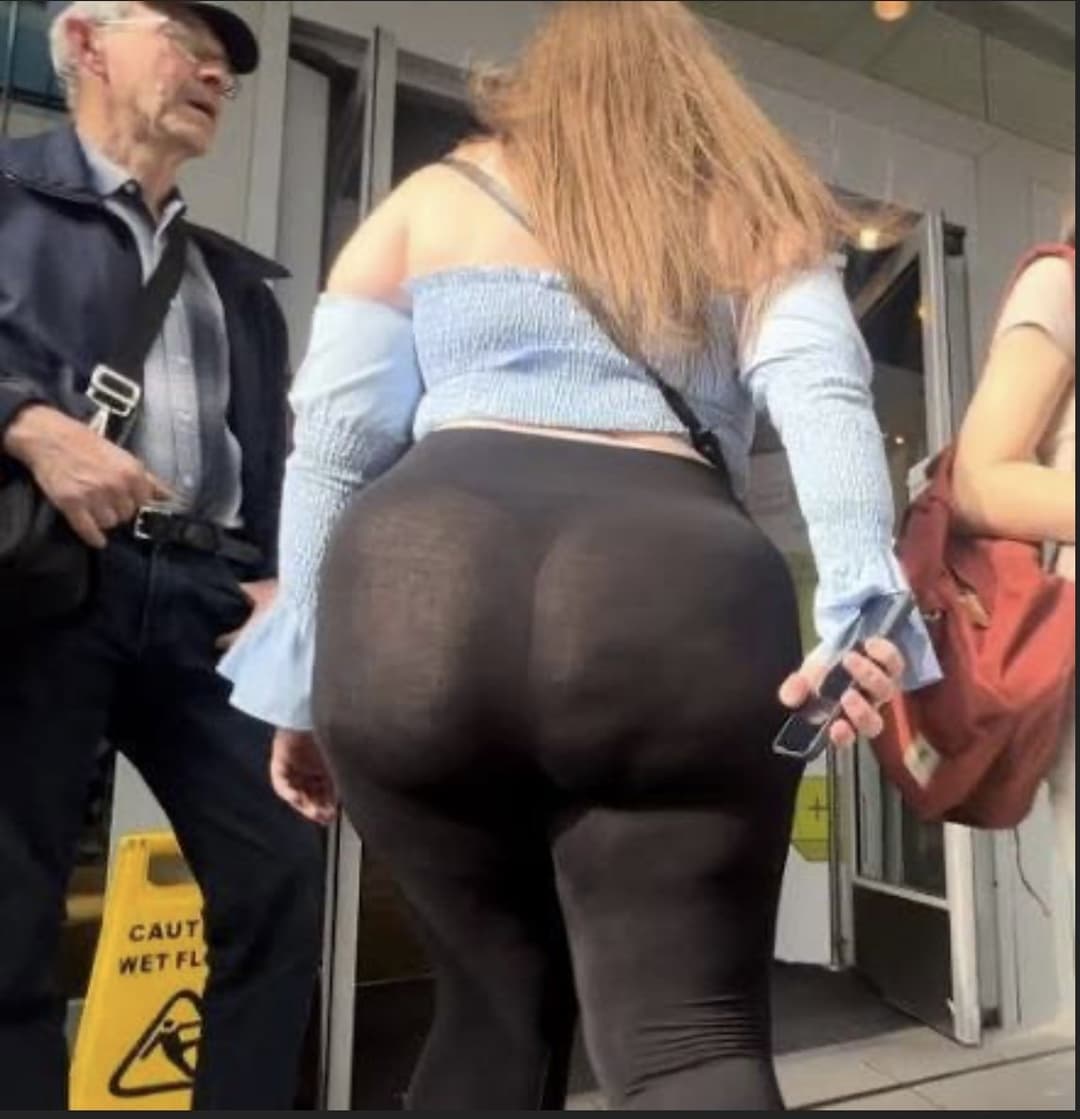 A bunch big booty hoes in public