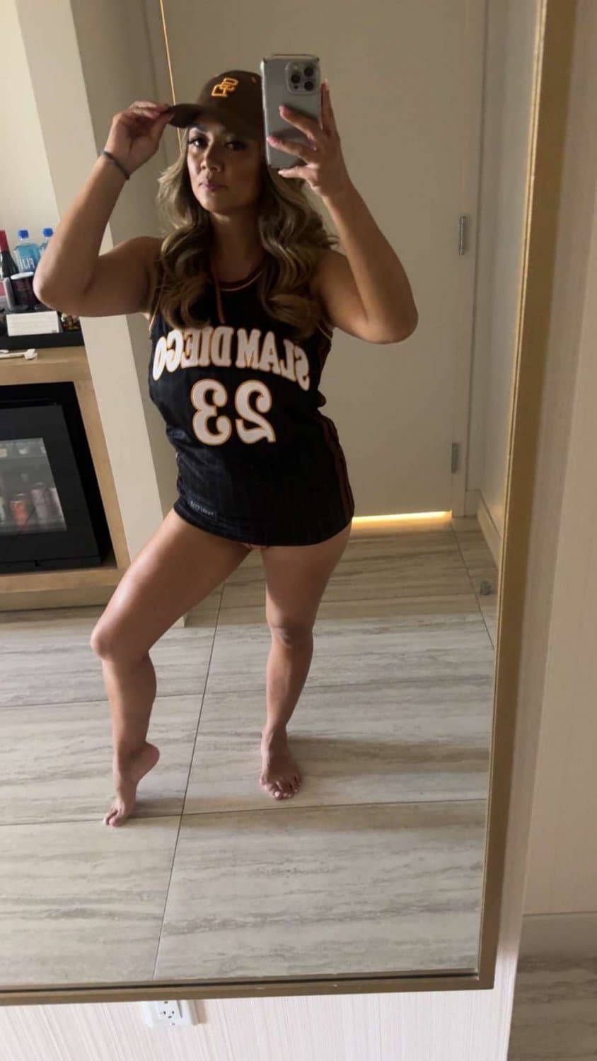 Asian Baddie Filipino from San Diego wants big dick